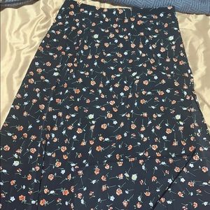 Floral skirt with leg slit